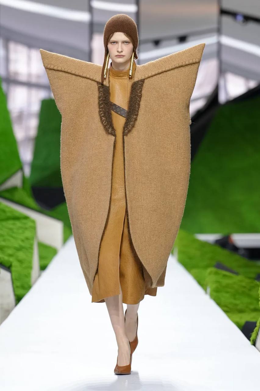 Естетика середньовіччя та гірських народів у шоу Louis Vuitton