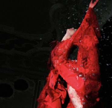 UFW &rsquo;26/27: замерзшие цветы в театральном перформансе бренда OMELIA