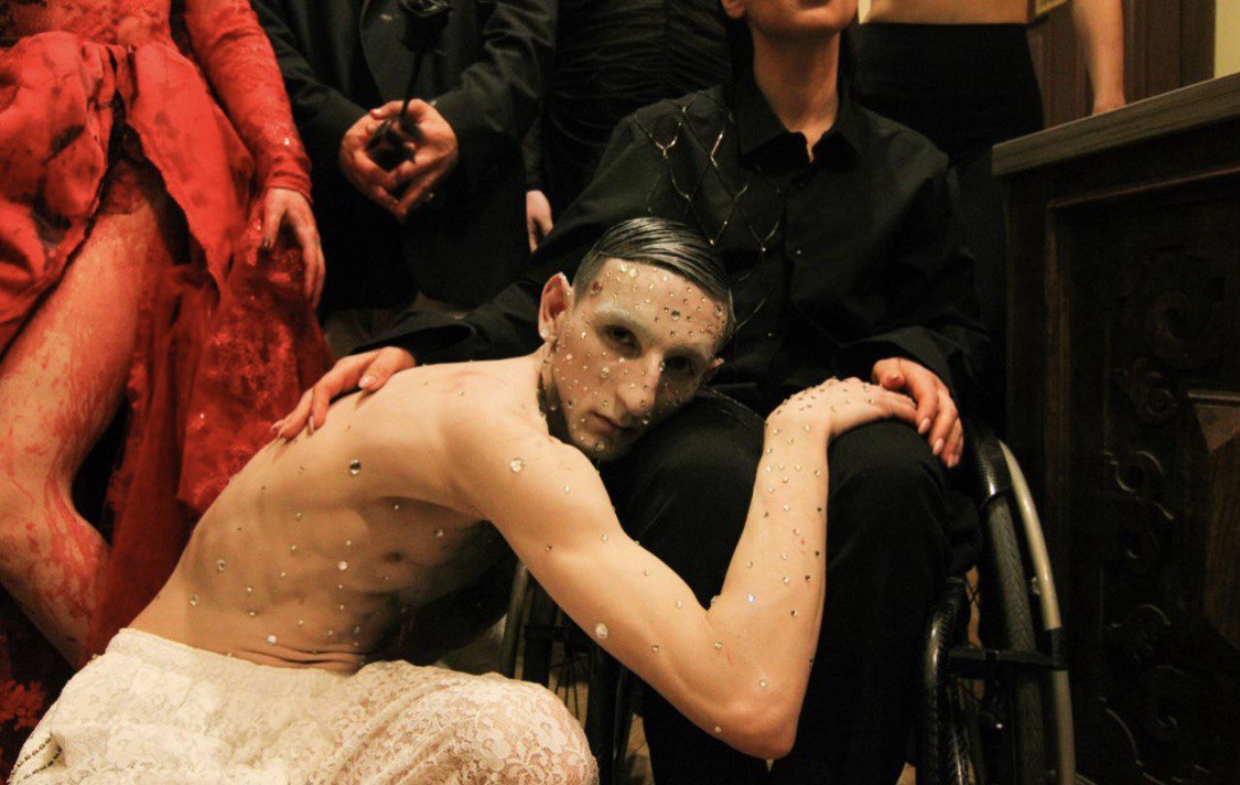 UFW &rsquo;26/27: замерзшие цветы в театральном перформансе бренда OMELIA