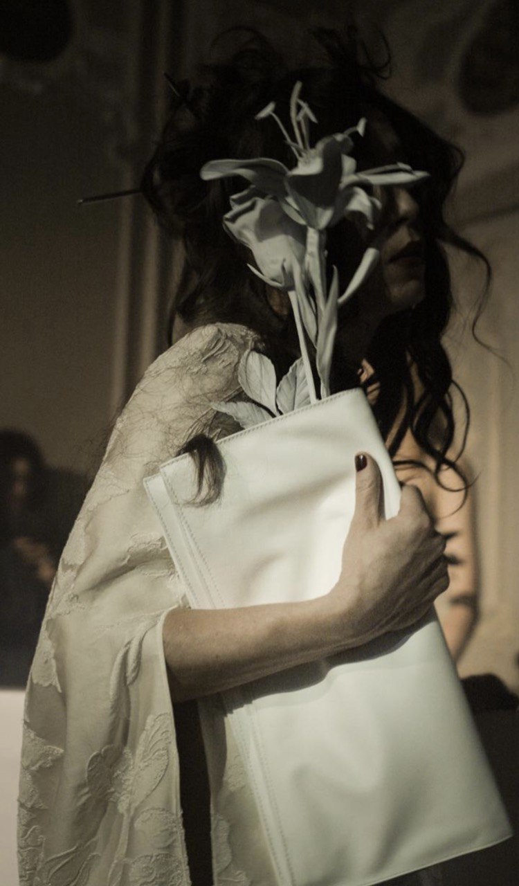 UFW &rsquo;26/27: замерзшие цветы в театральном перформансе бренда OMELIA