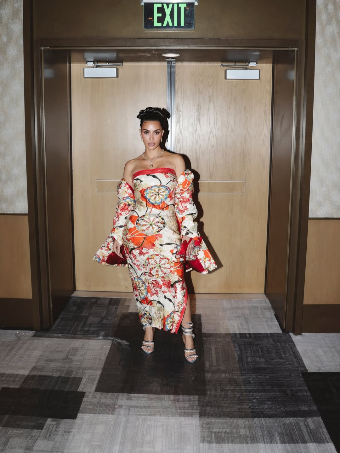 Ким Кардашьян выставила на аукцион свой гардероб из сериала &laquo;Всё честно&raquo;