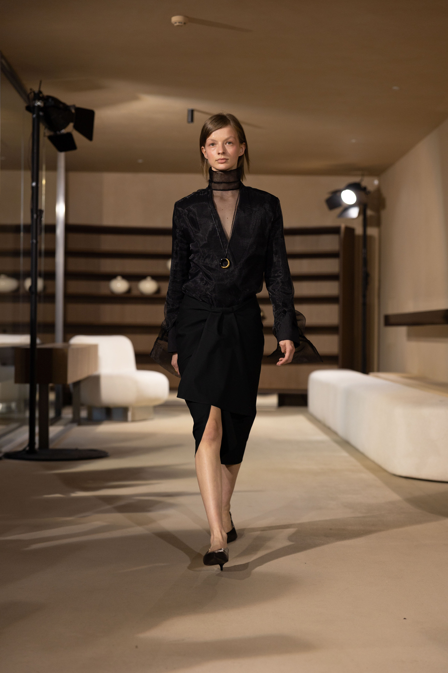 UFW &rsquo;26/27: контраст крихкості та сили у колекції POUSTOVIT