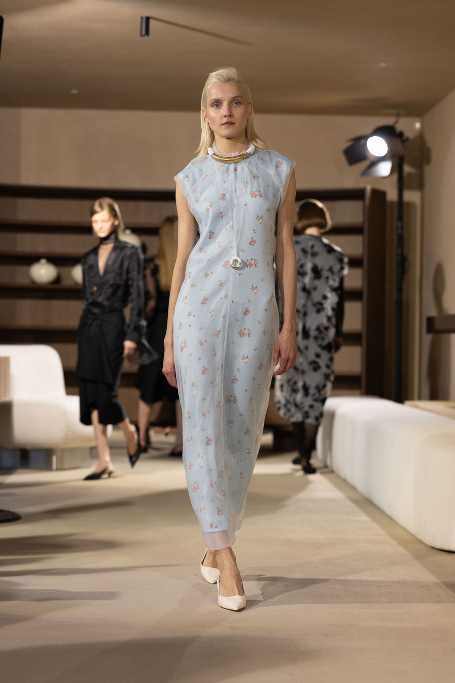 UFW &rsquo;26/27: контраст крихкості та сили у колекції POUSTOVIT