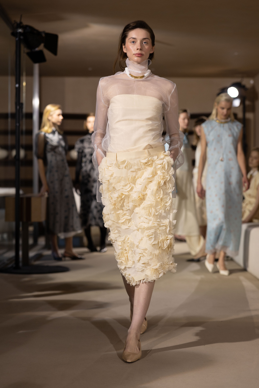 UFW &rsquo;26/27: контраст крихкості та сили у колекції POUSTOVIT