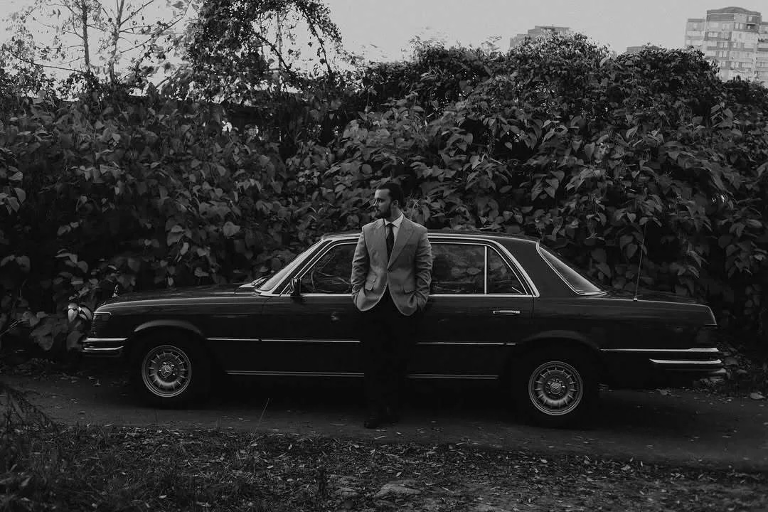 Певица SKYLERR подарила своему возлюбленному Евгению Пронину раритетный Mercedes