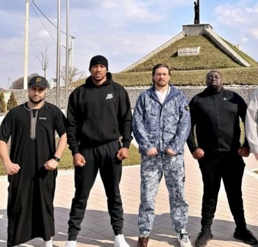 Александр Усик и Энтони Джошуа прогулялись по Киеву