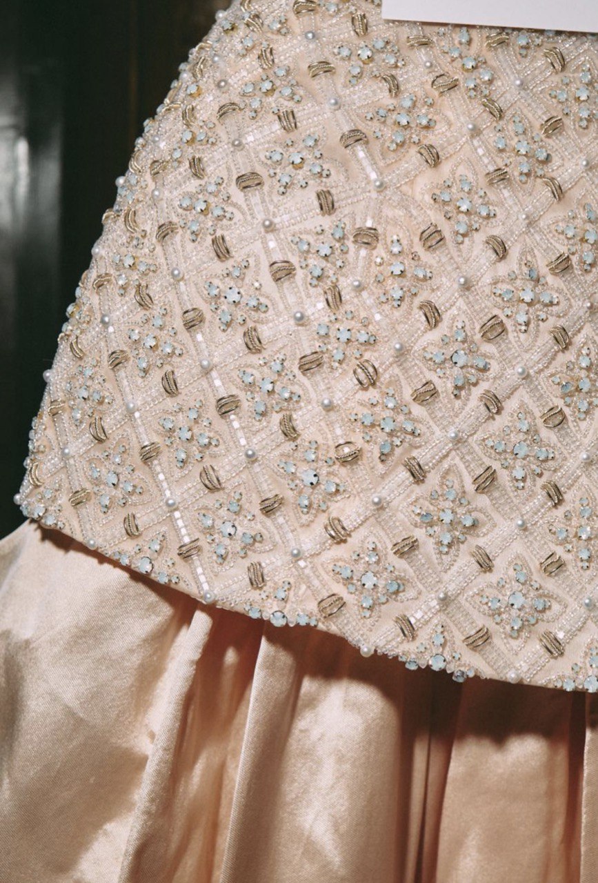 Авторские орнаменты, корсеты и золото: бренд YS Couture дебютировал в Париже