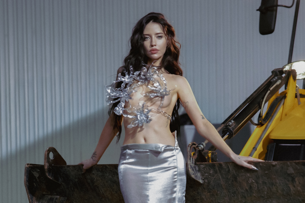 DOROFEEVA випустила кліп на свій перший англомовний трек