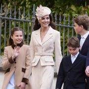 Кейт Міддлтон з’явилася на публіці у сміливих сережках Chalk