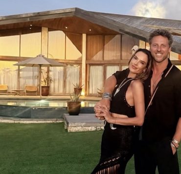 Листівки з Балі: Алессандра Амброссіо святкує 45-річчя з бойфрендом