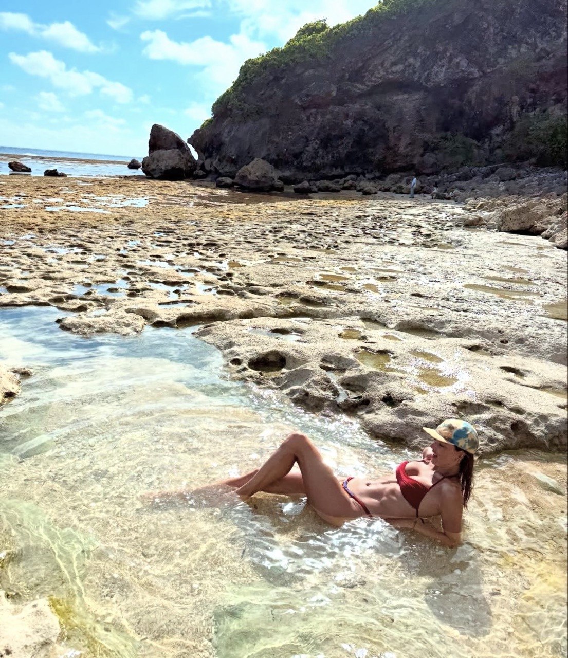 Листівки з Балі: Алессандра Амброссіо святкує 45-річчя з бойфрендом