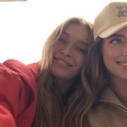 Энн Хэтэуэй, Джессика Честейн и другие звезды на научной премии Breakthrough Prize