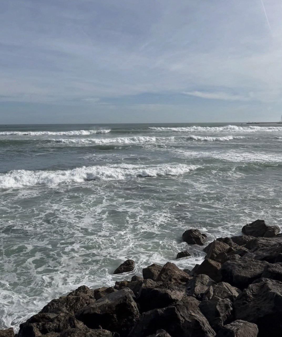 Девичьи каникулы: как Вера Брежнева с дочерью отдыхала в Португалии