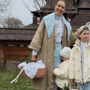 10 благодійних фондів, започаткованих відомими українцями