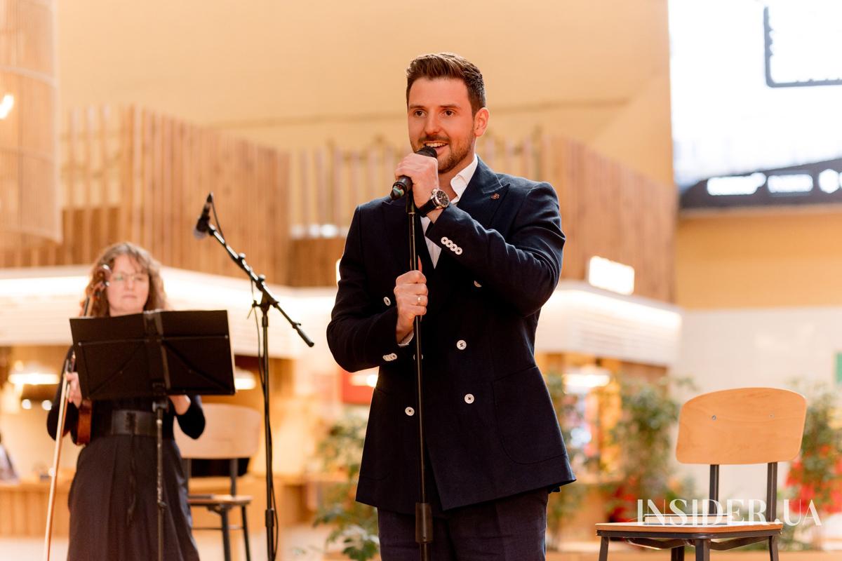 &laquo;Вірші з бійниці&raquo;: як минув вечір пам&rsquo;яті військового та поета Максима Кривцова