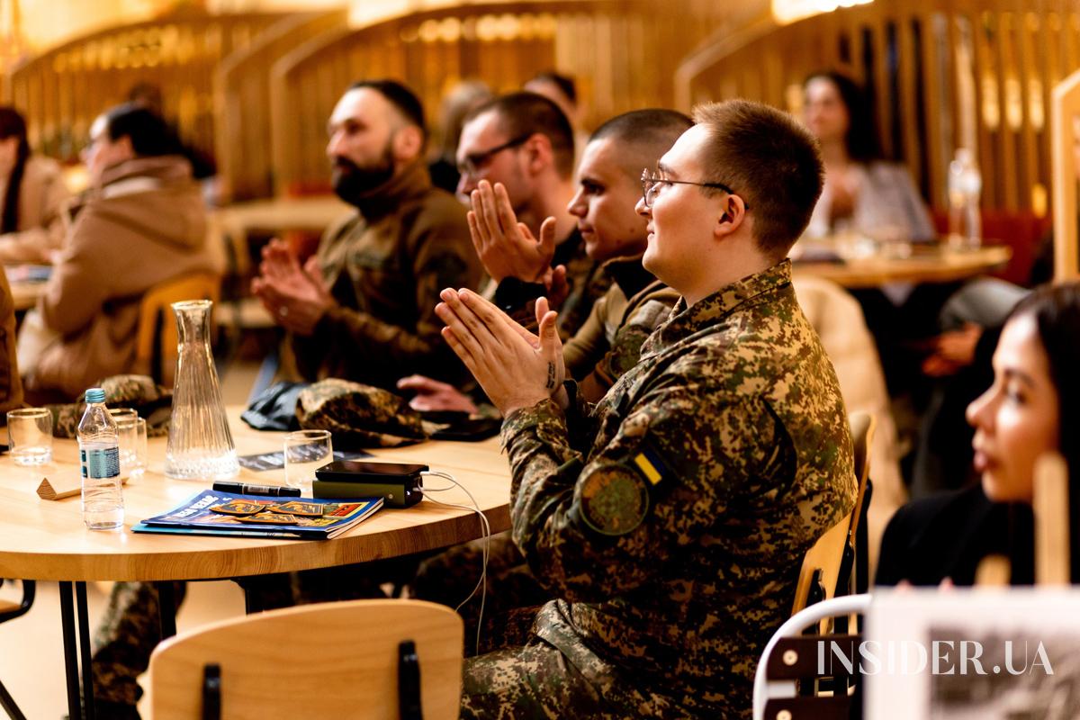 «Вірші з бійниці»: як минув вечір пам’яті військового та поета Максима Кривцова