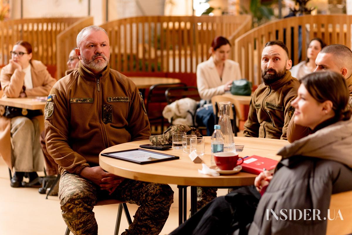 &laquo;Вірші з бійниці&raquo;: як минув вечір пам&rsquo;яті військового та поета Максима Кривцова