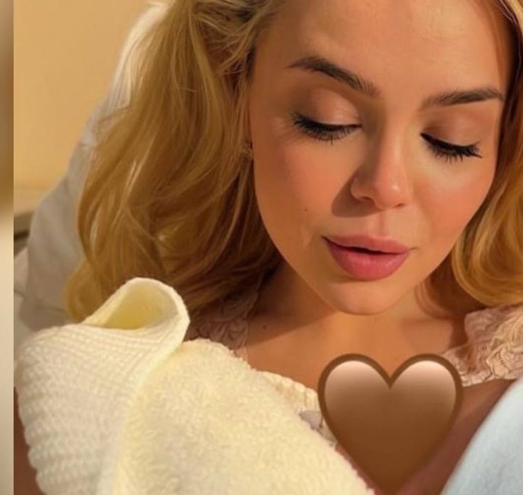 Алина Гросу впервые стала мамой