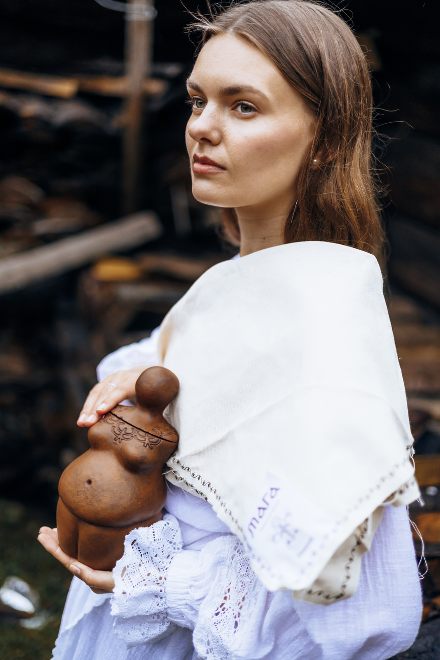 Бренд МАГА презентує нову свічку, натхненну образом трипільської жінки