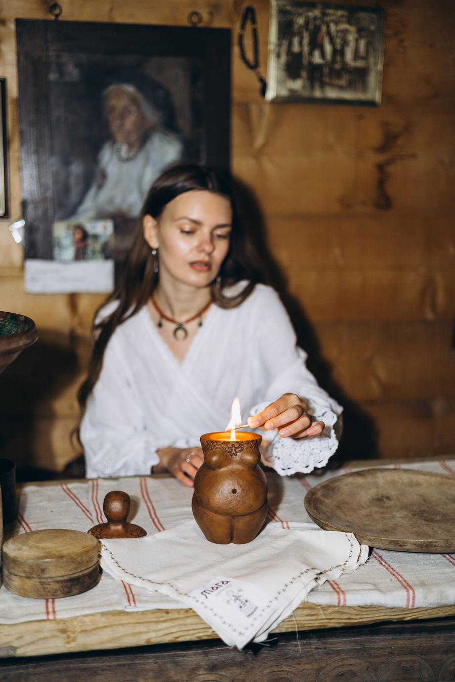 Бренд МАГА презентує нову свічку, натхненну образом трипільської жінки