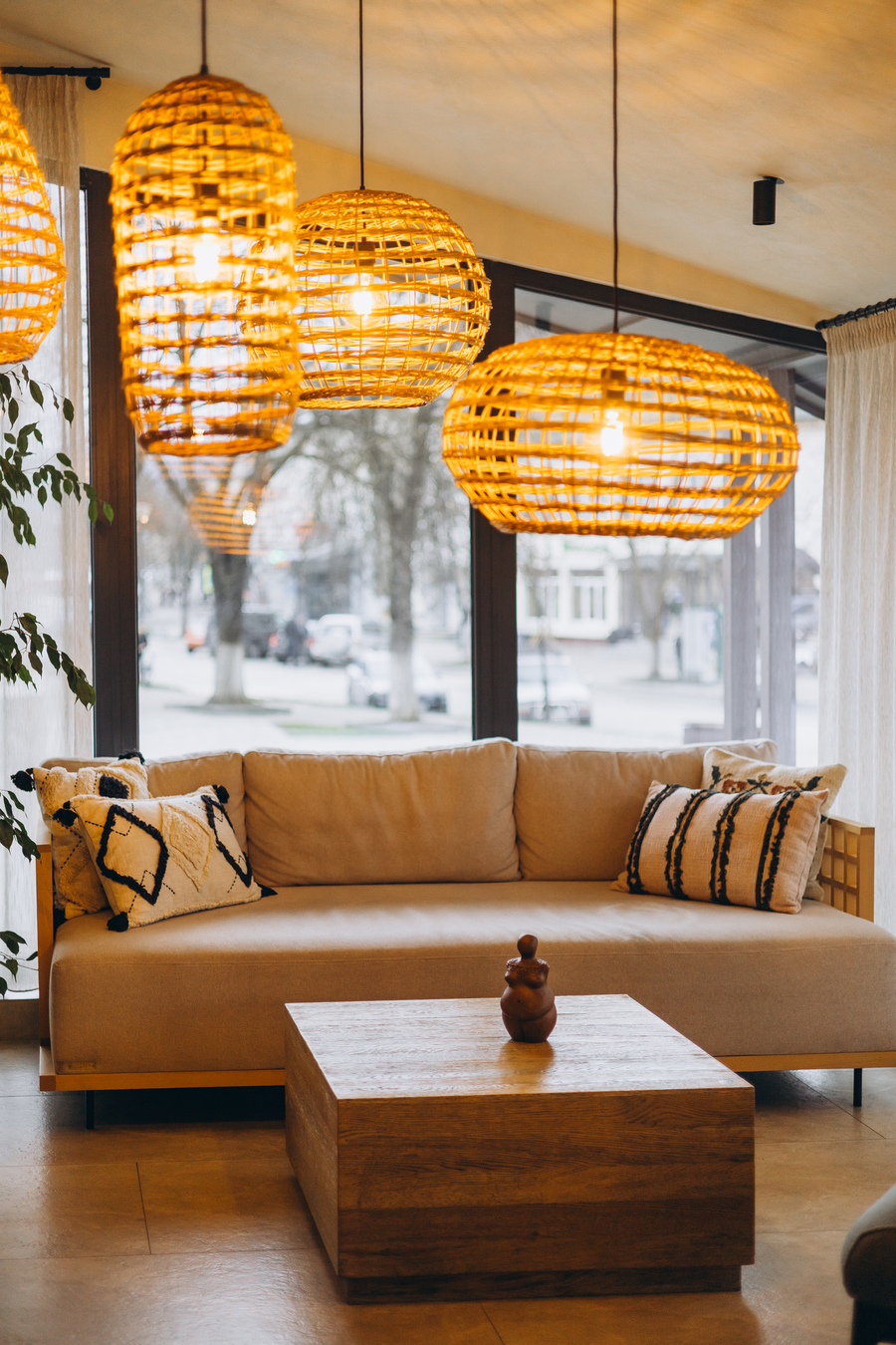 Бренд МАГА презентує нову свічку, натхненну образом трипільської жінки