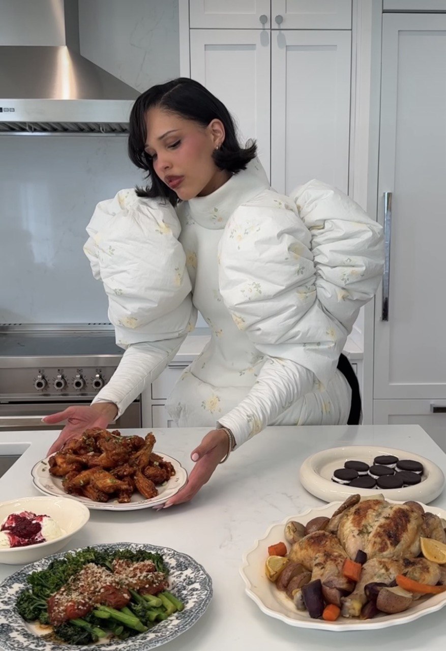 Tradwife-блогерка Нара Сміт анонсувала свою першу кулінарну книжку