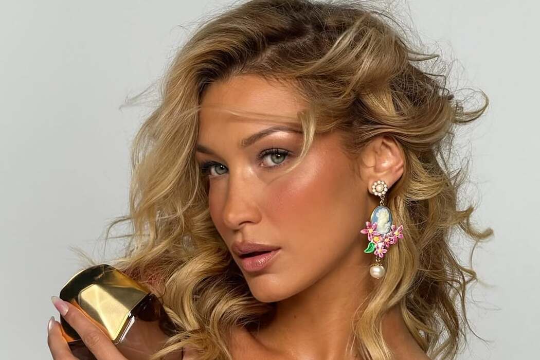 Белла Хадид выпускает свою первую книгу Between Us