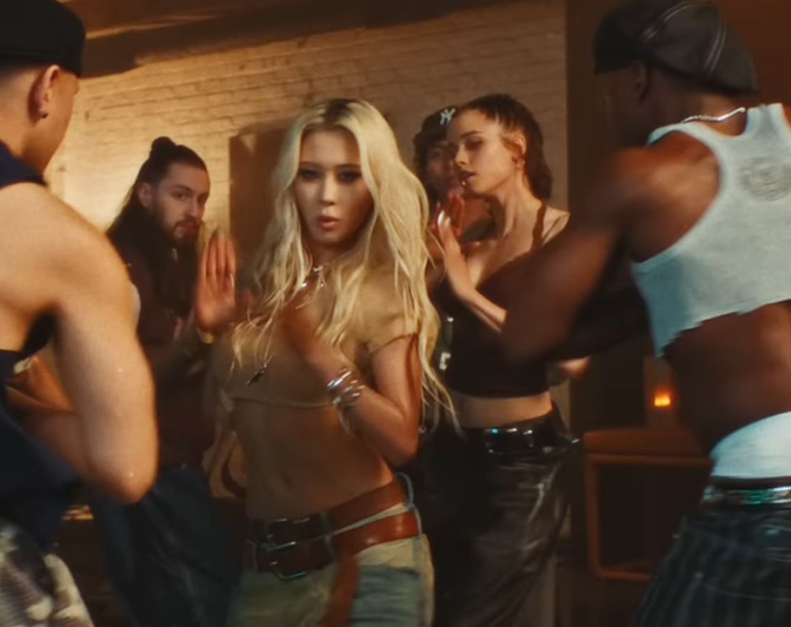 Как две капли воды: дочь Анджелины Джоли и Бреда Питта дебютировала в роли танцовщицы