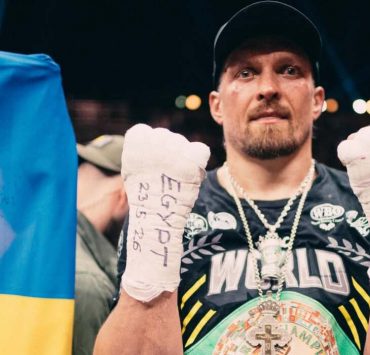 Олександр Усик нокаутував Ріко Верховена і захистив титули чемпіона світу