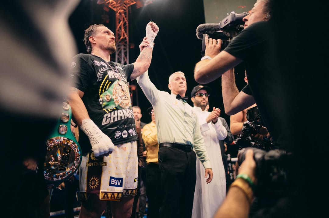 Олександр Усик нокаутував Ріко Верховена і захистив титули чемпіона світу