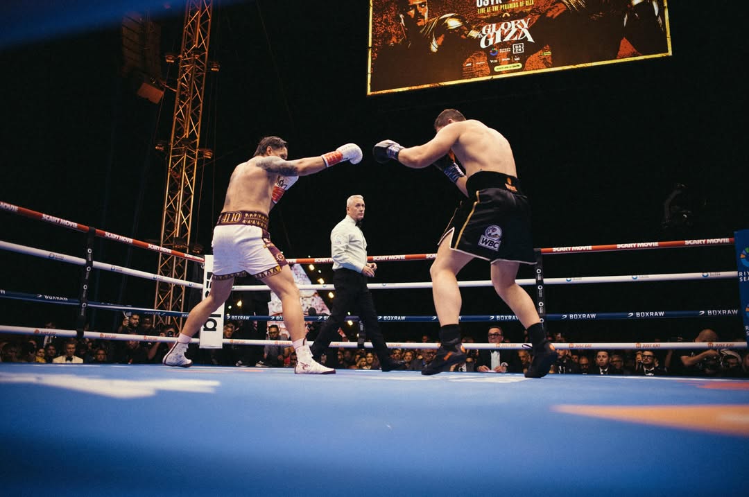 Олександр Усик нокаутував Ріко Верховена і захистив титули чемпіона світу