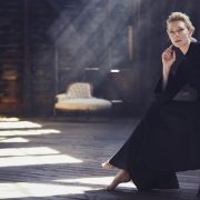 Рідкісний вихід: Кейт Бланшетт відвідала показ Giorgio Armani з сином