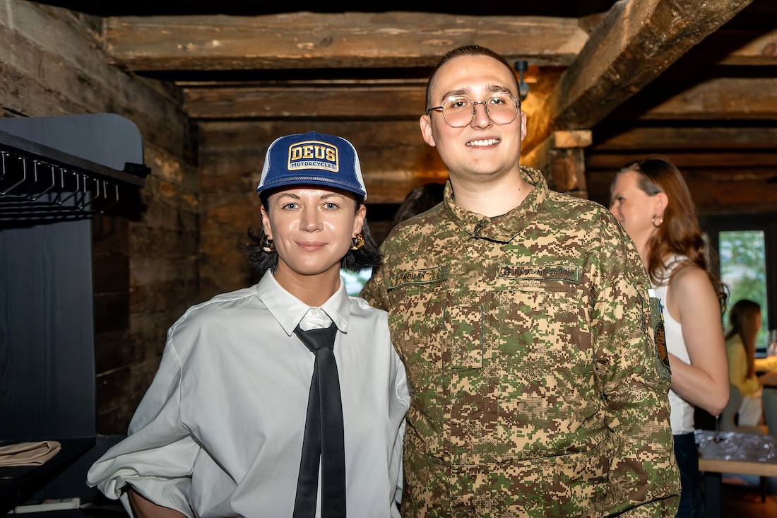 «Читай серцем»: Олена Тополя, Оксана Гутцайт та інші зірки об’єдналися задля підтримки артилеристів