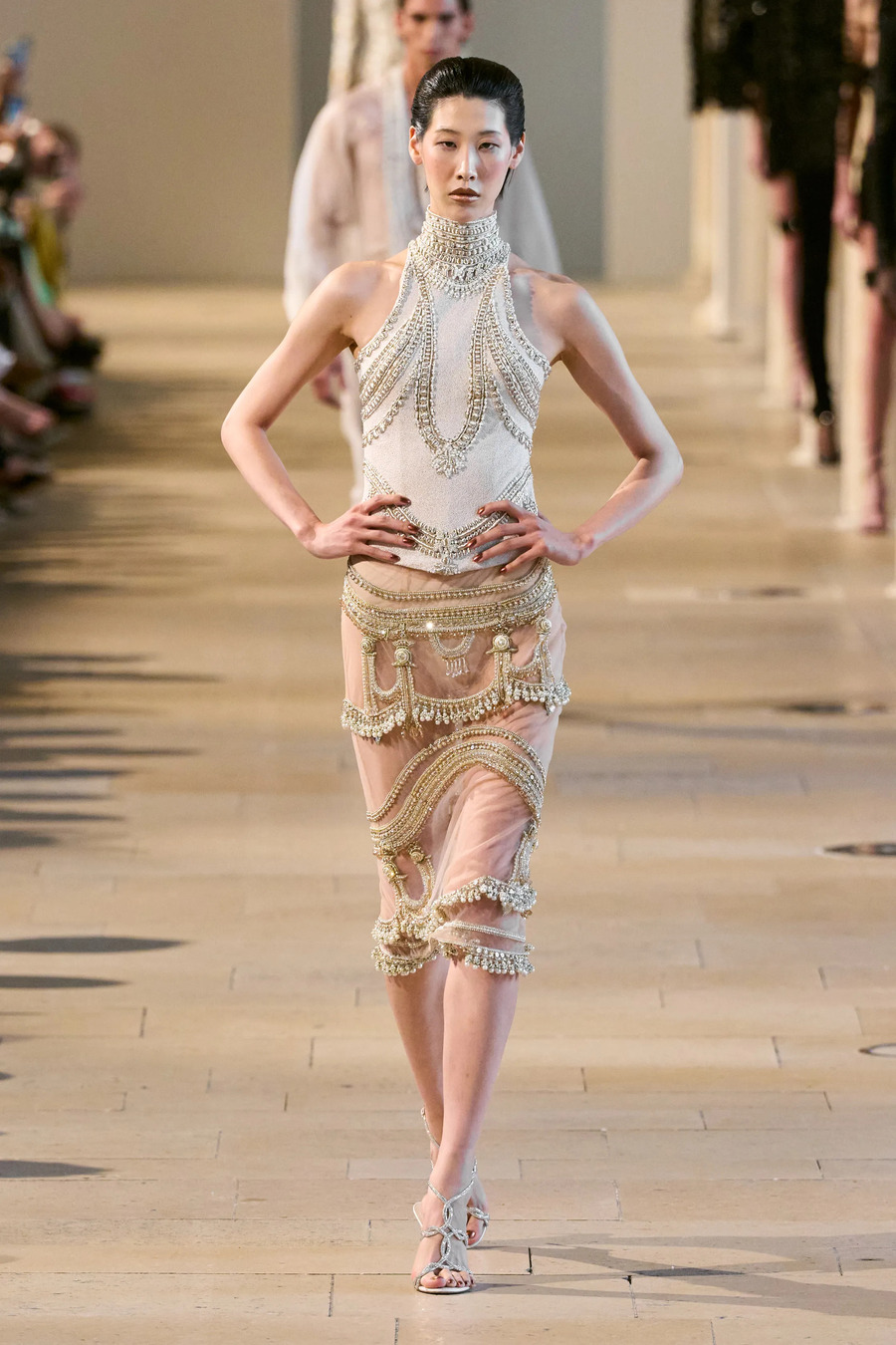 Платья, вдохновленные храмами: Rahul Mishra представил кутюрную коллекцию Devi: The Eternal Muse