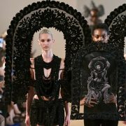 Зендея &laquo;выгуляла&raquo; платье со вчерашнего показа Schiaparelli