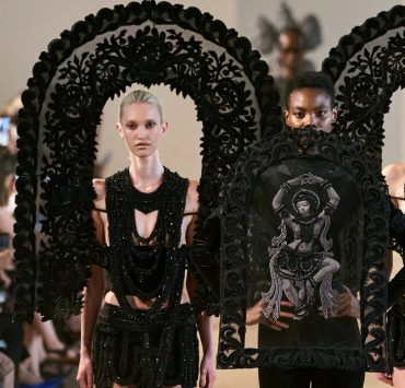 Платья, вдохновленные храмами: Rahul Mishra представил кутюрную коллекцию Devi: The Eternal Muse