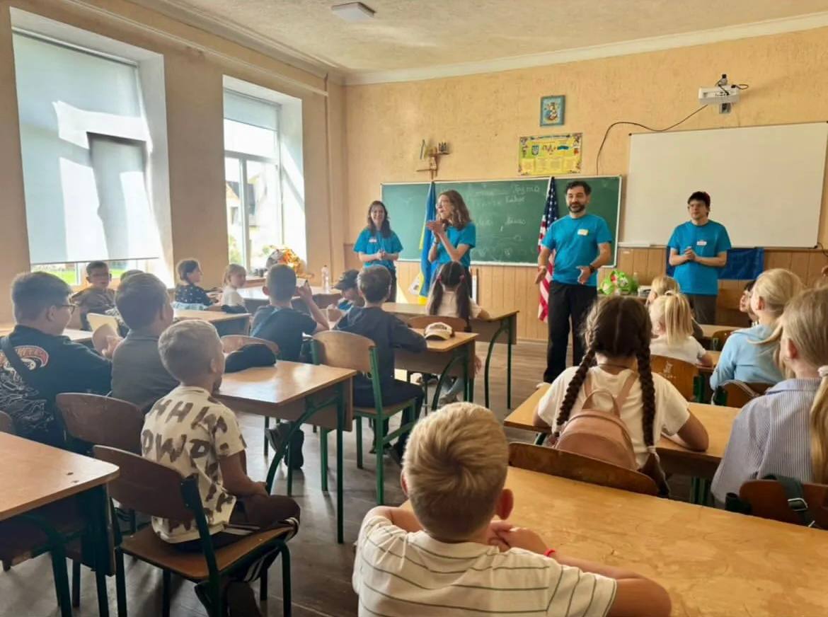 Замечено: звезда «Иллюзии обмана» Джесси Айзенберг прибыл в Украину