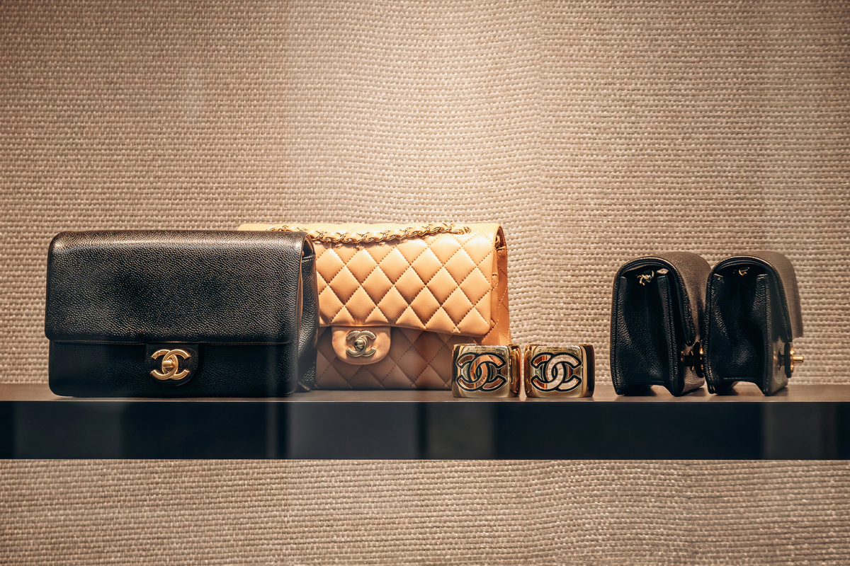 Сотрудники Chanel получили до 7 лет лишения свободы: рассказываем почему