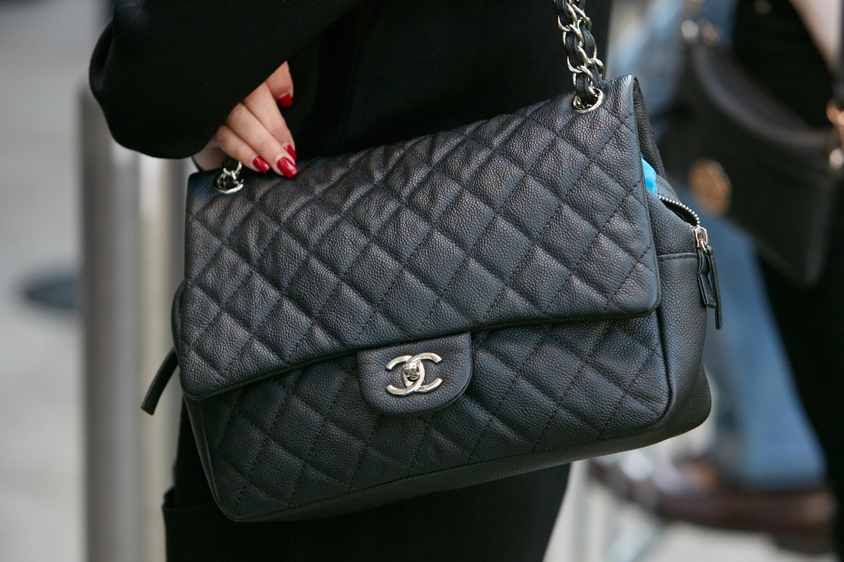 Сотрудники Chanel получили до 7 лет лишения свободы: рассказываем почему