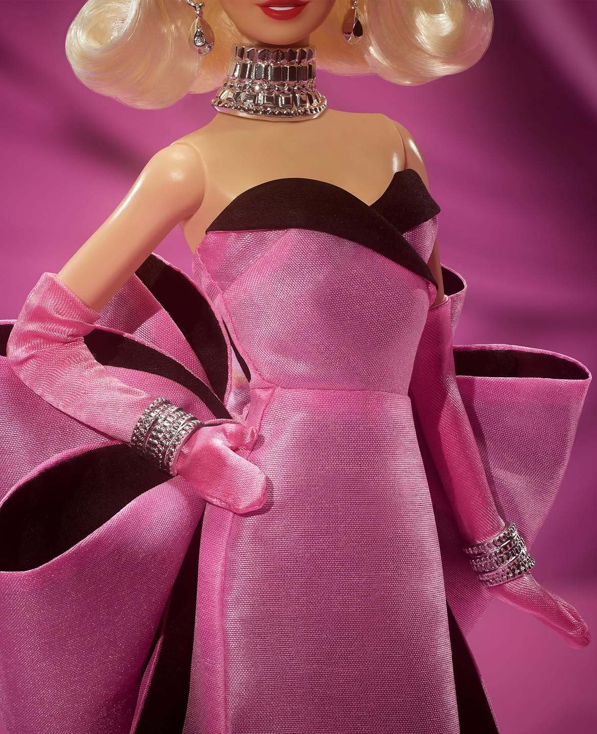 Mattel выпустила новую Barbie в образе Мэрилин Монро