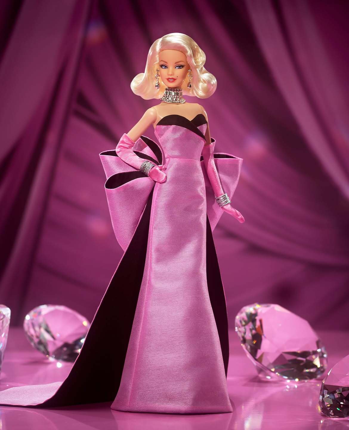 Mattel выпустила новую Barbie в образе Мэрилин Монро