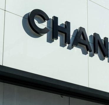 Сотрудники Chanel получили до 7 лет лишения свободы: рассказываем почему