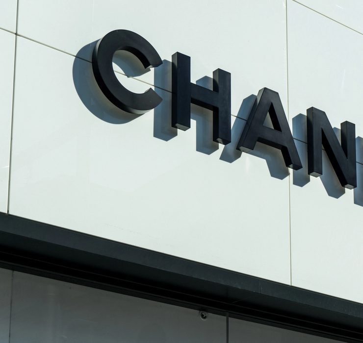 Працівники Chanel отримали до 7 років ув’язнення: розповідаємо чому