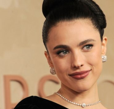 Маргарет Кволлі підкорила Лондон «босоногими» туфлями Chanel