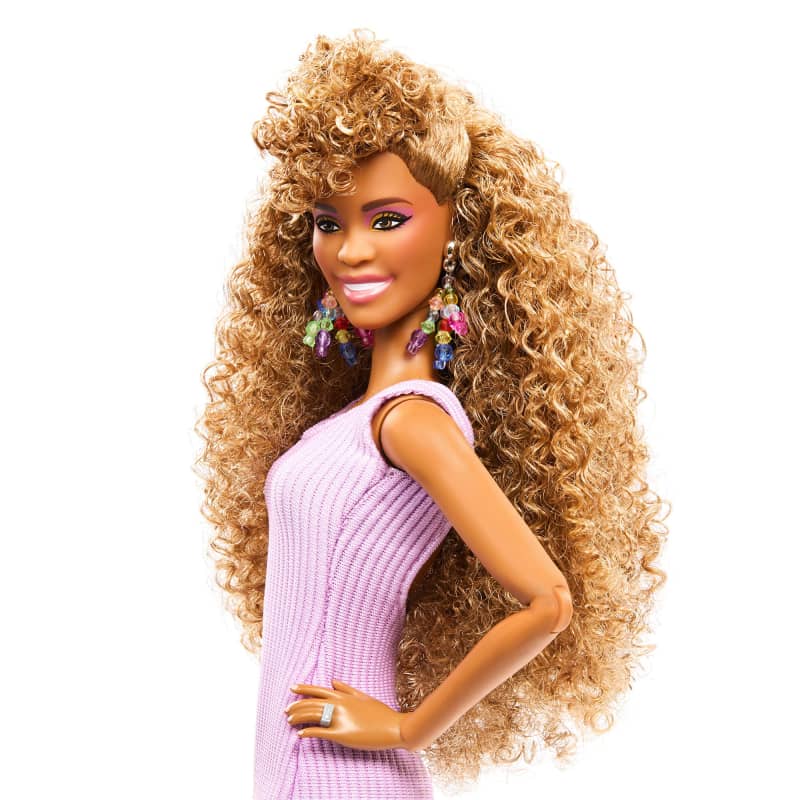 Mattel выпустила коллекционную Барби в образе Уитни Хьюстон
