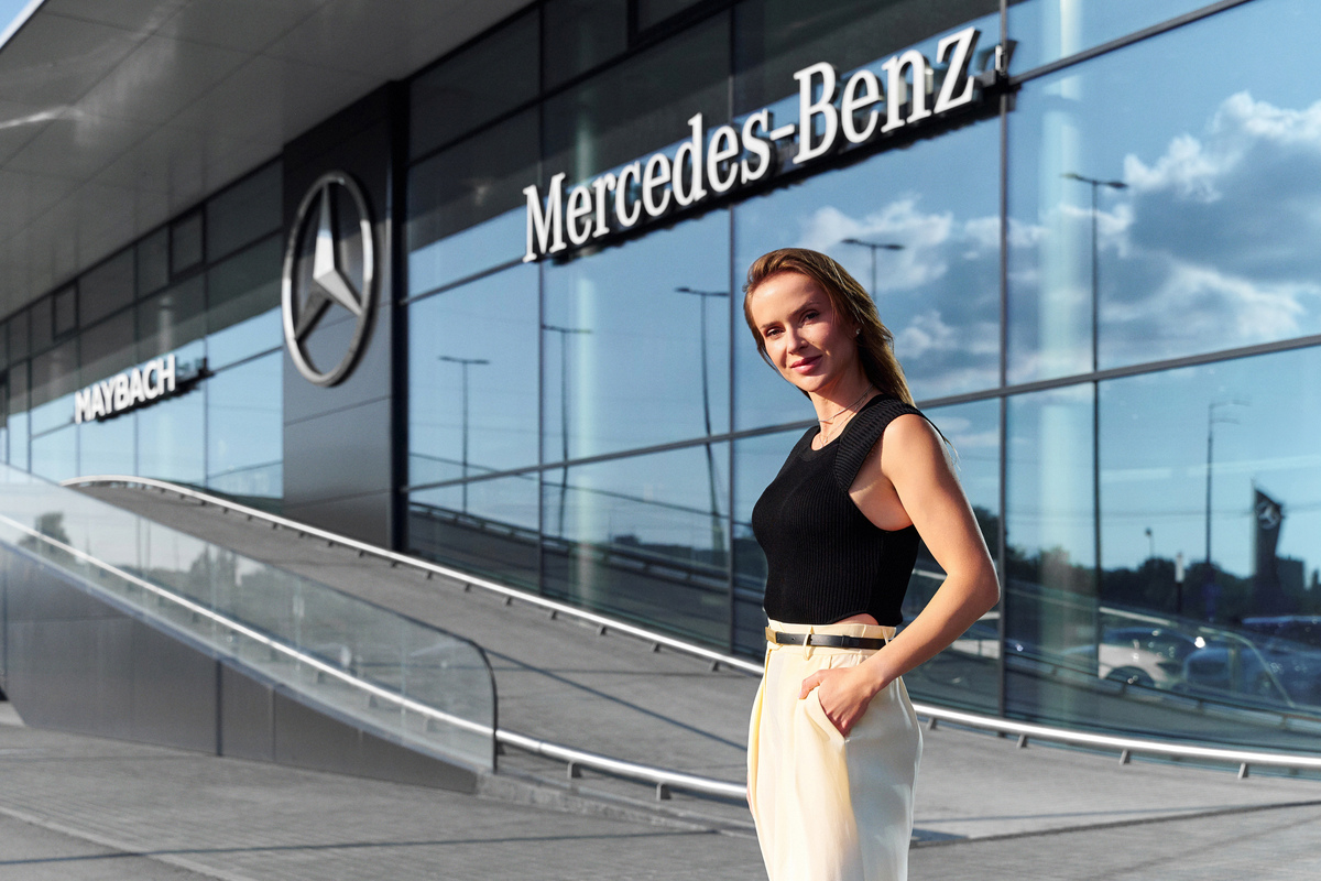 Еліна Світоліна відвідала новий дилерський центр Mercedes-Benz у Києві