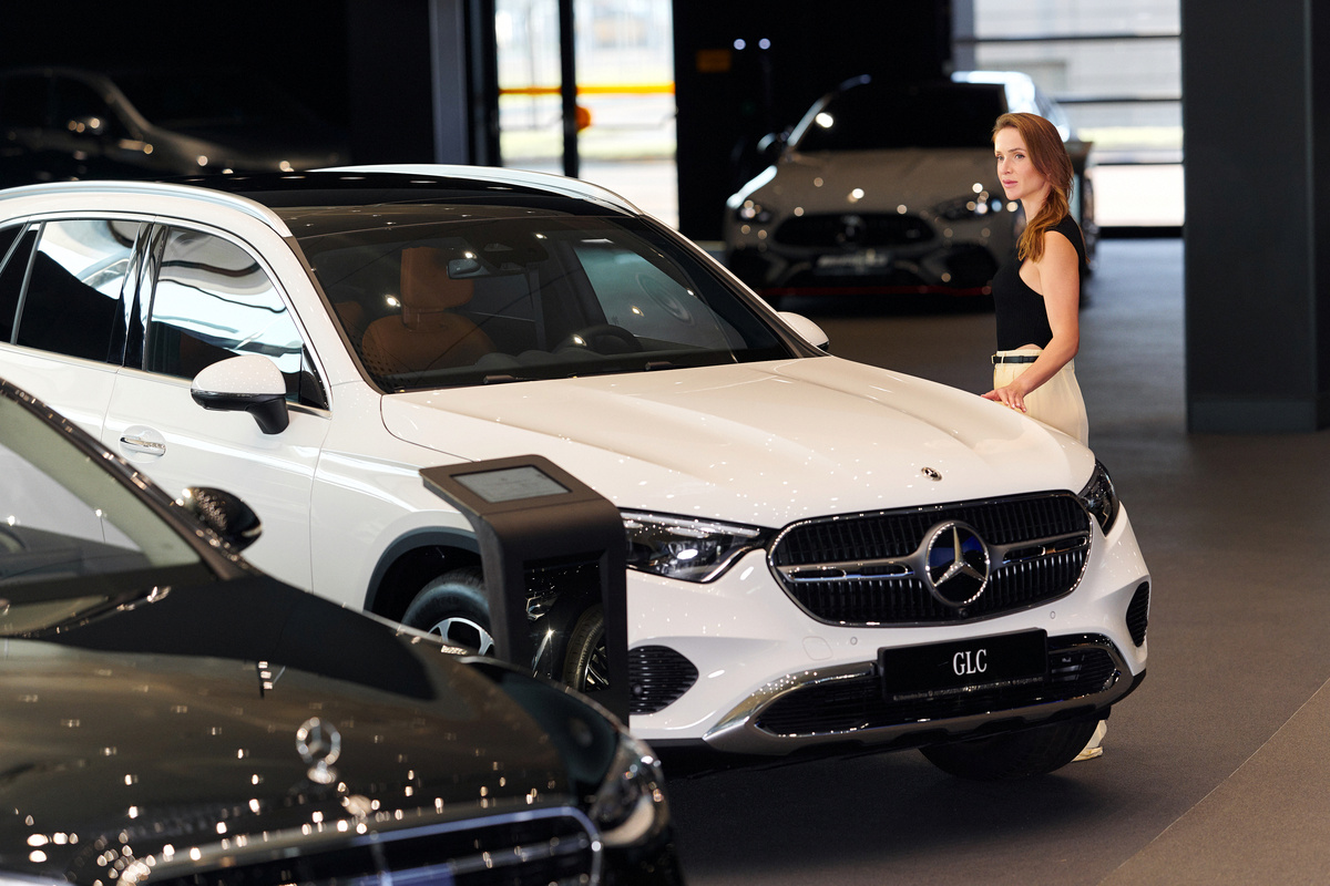 Еліна Світоліна відвідала новий дилерський центр Mercedes-Benz у Києві