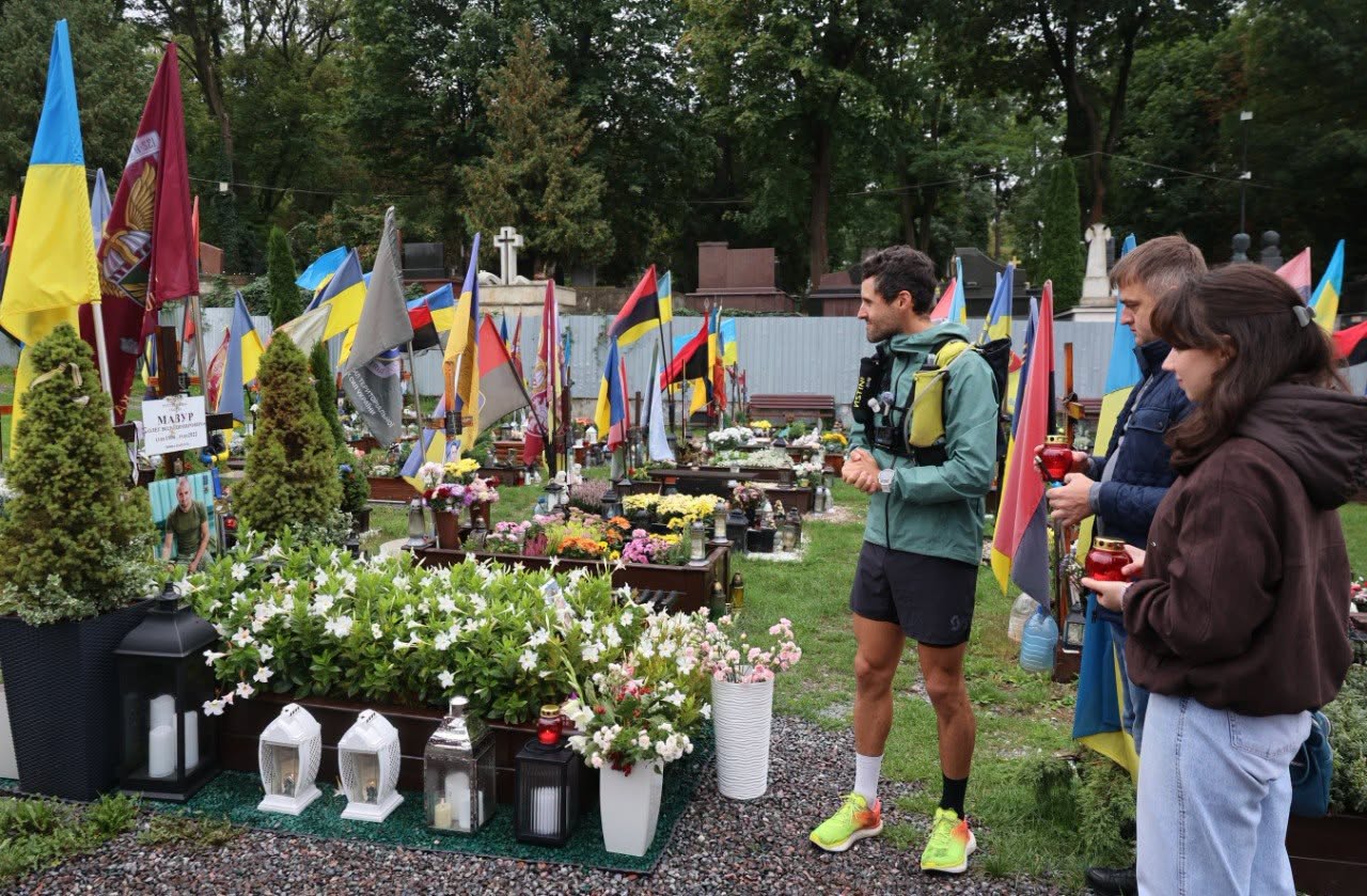 Від Монако до Львова: швейцарець пробіг 4 200 км на підтримку України
