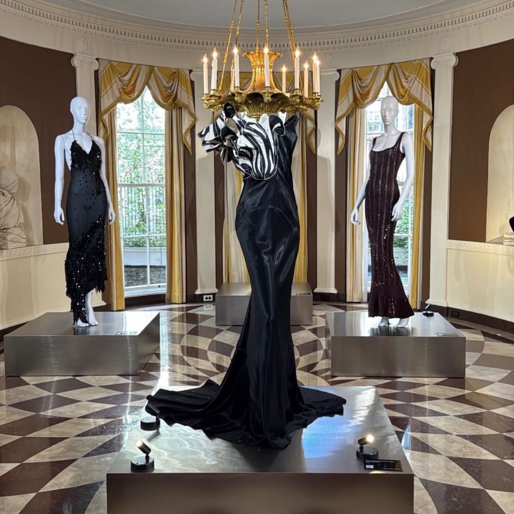 Цифра дня: вбрання Наомі Кемпбелл від Alexander McQueen продали за $1,3 млн