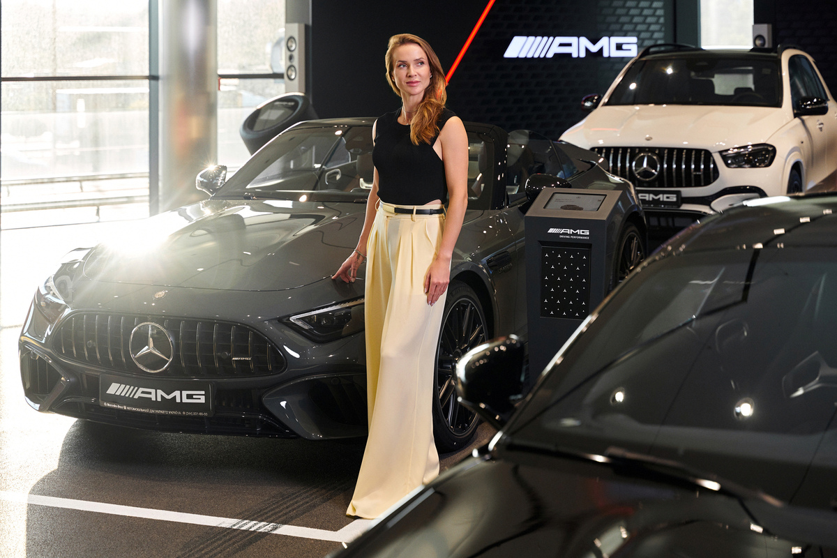 Еліна Світоліна відвідала новий дилерський центр Mercedes-Benz у Києві